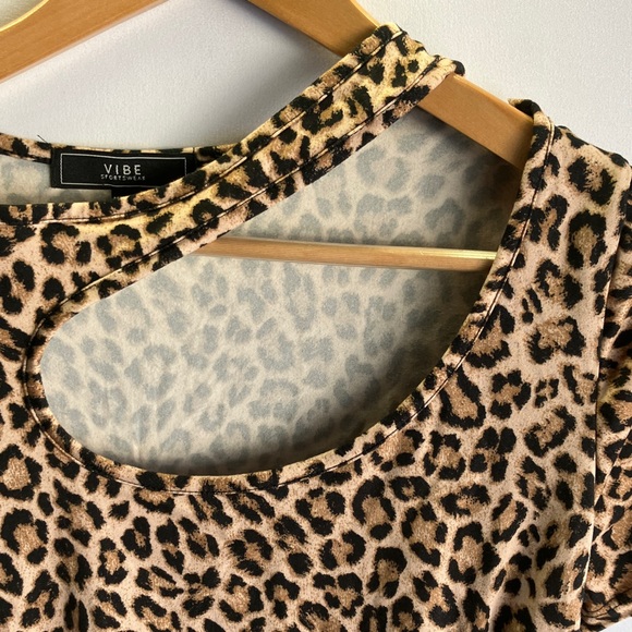 Vibe Animal Print Cut-Out Crop Top - Picture 2 of 6